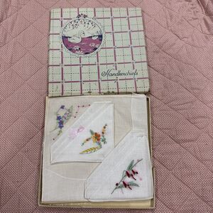 Vintage Embroidered Ladies Handkerchiefs - Set of 3 - NIB